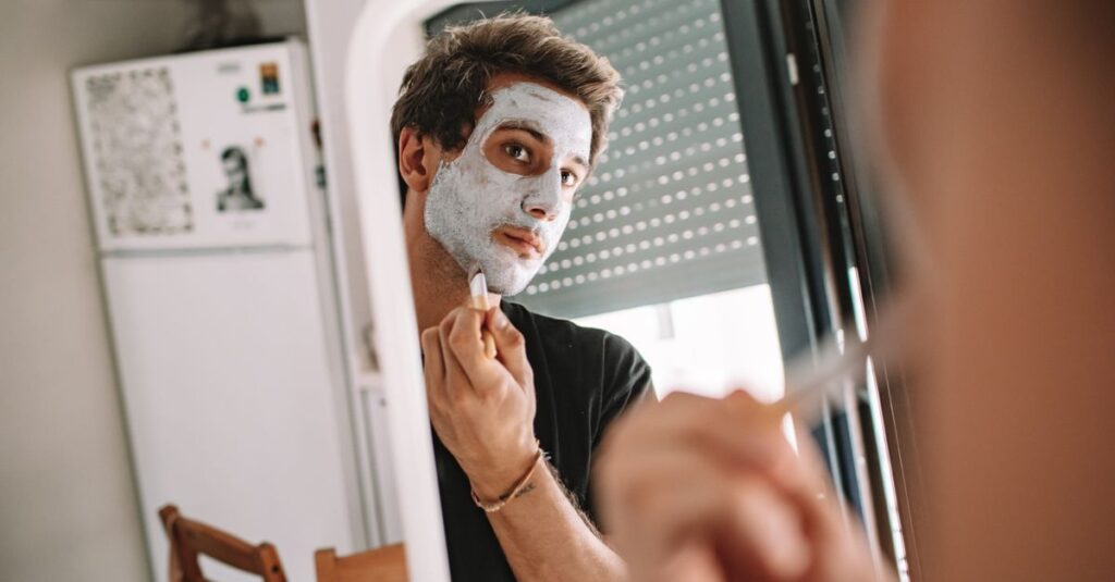 スキンケアを習慣化することで自己肯定感が高まる男性を描いたイラスト