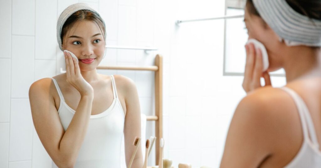 肌ラボ極潤薬用ハリ化粧水がおすすめな理由を説明する美容商品紹介図